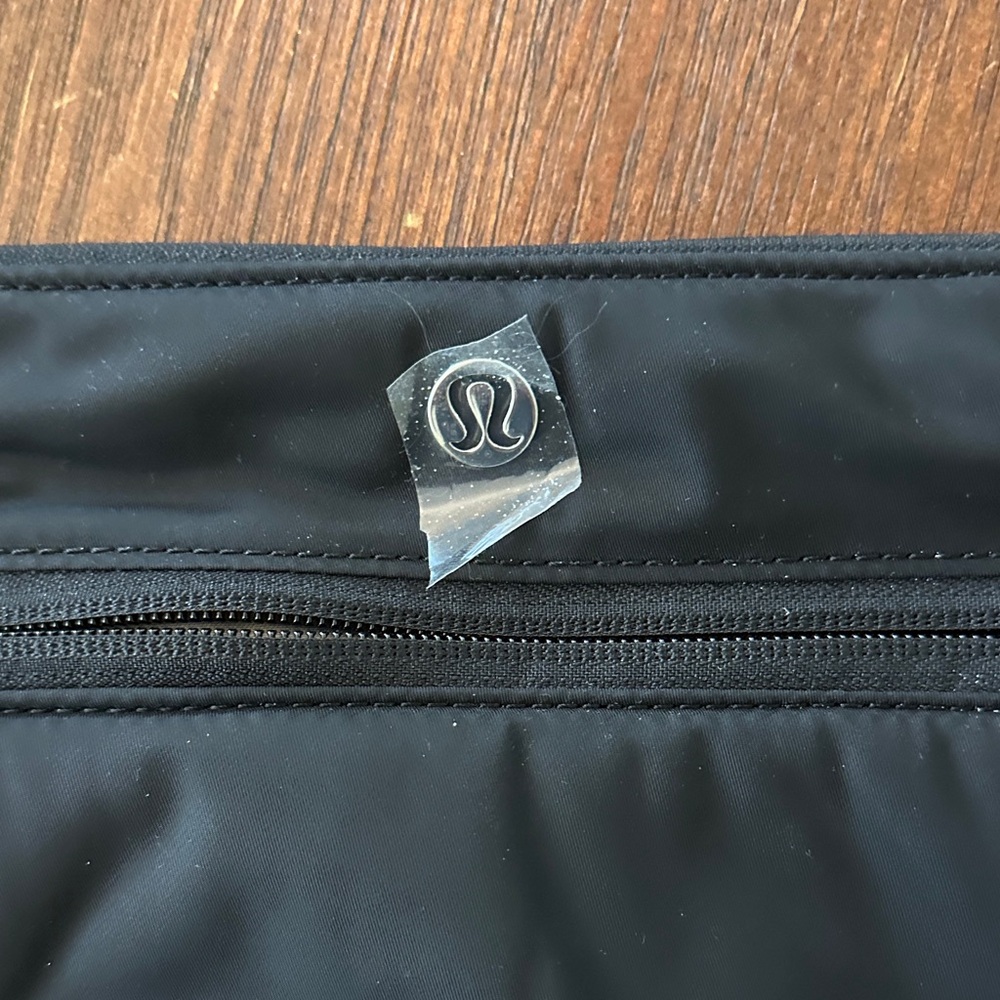 LULULEMON Stylish Black Shoulder Bag - Picture 2 of 5
